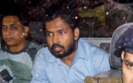 बिहार: फैसल खान उर्फ खान सर की गिरफ्तारी पर रोक बरकरार... कोर्ट से एक बार फिर मिली राहत बिहार: फैसल खान उर्फ खान सर की गिरफ्तारी पर रोक बरकरार... कोर्ट से एक बार फिर मिली राहत