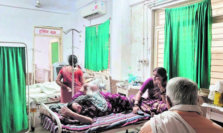 बर्न यूनिट में ठंडी राहत गायब, गरम हवा से तड़प रहे मरीज बर्न यूनिट में ठंडी राहत गायब, गरम हवा से तड़प रहे मरीज