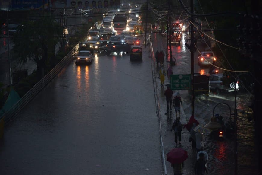 MP Weather Update: मध्य प्रदेश में मौसम के दो रंग; 35 जिलों में आंधी-बारिश का अलर्ट, तो कहीं लू (Heatwave) की चेतावनी MP Weather Update: मध्य प्रदेश में मौसम के दो रंग; 35 जिलों में आंधी-बारिश का अलर्ट, तो कहीं लू (Heatwave) की चेतावनी