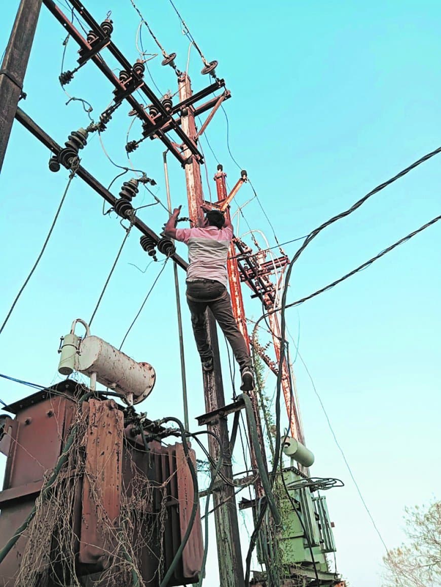 भीषण गर्मी में बिजली खपत रिकॉर्ड स्तर पर, ट्रांसफार्मर फेल बढ़े भीषण गर्मी में बिजली खपत रिकॉर्ड स्तर पर, ट्रांसफार्मर फेल बढ़े