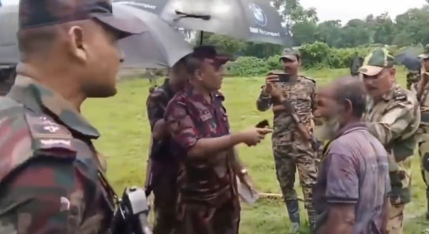 भारत-बांग्लादेश सीमा पर तनाव: नो-मैन्स लैंड में फंसा बांग्लादेशी हिंदू बुजुर्ग, BSF और BGB में तीखी बहस भारत-बांग्लादेश सीमा पर तनाव: नो-मैन्स लैंड में फंसा बांग्लादेशी हिंदू बुजुर्ग, BSF और BGB में तीखी बहस