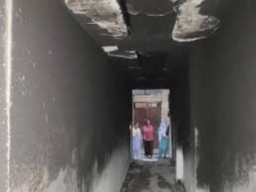 दिल्ली के तुगलकाबाद में 5 मंजिला इमारत में भीषण आग: 3 की मौत, सुरक्षित निकाले गए कई लोग दिल्ली के तुगलकाबाद में 5 मंजिला इमारत में भीषण आग: 3 की मौत, सुरक्षित निकाले गए कई लोग