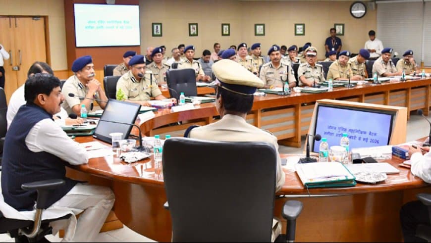 नागरिकों की सुरक्षा और कानून व्यवस्था के प्रति विश्वास बनाए रखना पुलिस का पहला कर्तव्य: मुख्यमंत्री डॉ. यादव नागरिकों की सुरक्षा और कानून व्यवस्था के प्रति विश्वास बनाए रखना पुलिस का पहला कर्तव्य: मुख्यमंत्री डॉ. यादव