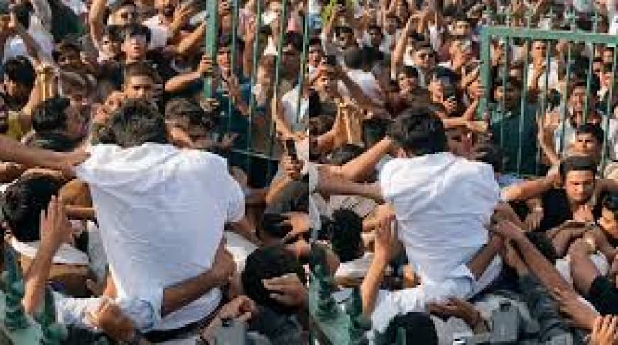 जयपुर में 'कॉकरोच जनता पार्टी' के संस्थापक अभिजीत दीपके की पिटाई जयपुर में 'कॉकरोच जनता पार्टी' के संस्थापक अभिजीत दीपके की पिटाई