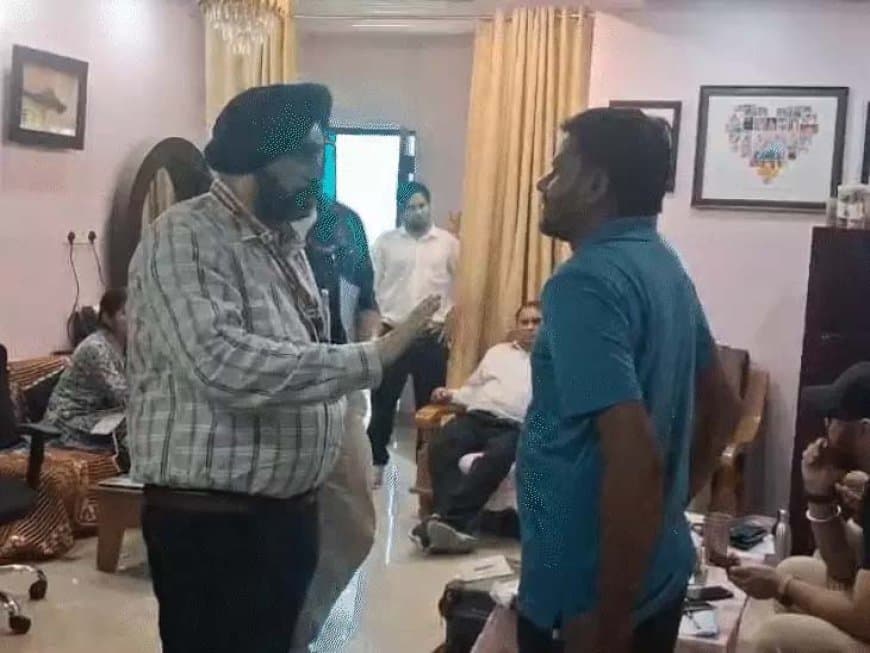 मध्य प्रदेश: जबलपुर में निगम अधिकारी के घर पर छापा, करोड़ों की संपत्ति का खुलासा...आंध्रप्रदेश में भी प्रॉपर्टी मध्य प्रदेश: जबलपुर में निगम अधिकारी के घर पर छापा, करोड़ों की संपत्ति का खुलासा...आंध्रप्रदेश में भी प्रॉपर्टी