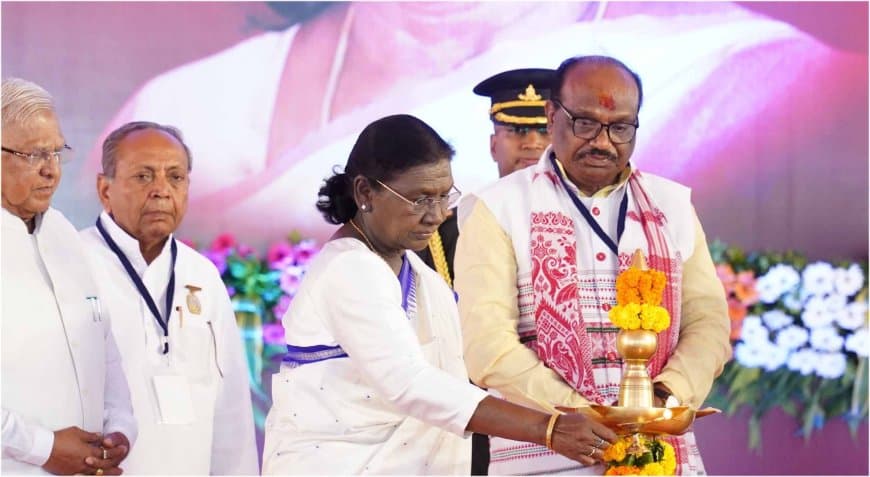 राष्ट्रपति बोलीं- आदिवासियों युवाओं को आधुनिक शिक्षा, कौशल और डिजिटल सशक्तीकरण से जोड़ना होगा राष्ट्रपति बोलीं- आदिवासियों युवाओं को आधुनिक शिक्षा, कौशल और डिजिटल सशक्तीकरण से जोड़ना होगा