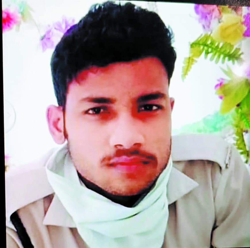 मवेशी लदे ट्रक से वसूली आरोप में आरक्षक लाइन अटैच हुआ मवेशी लदे ट्रक से वसूली आरोप में आरक्षक लाइन अटैच हुआ