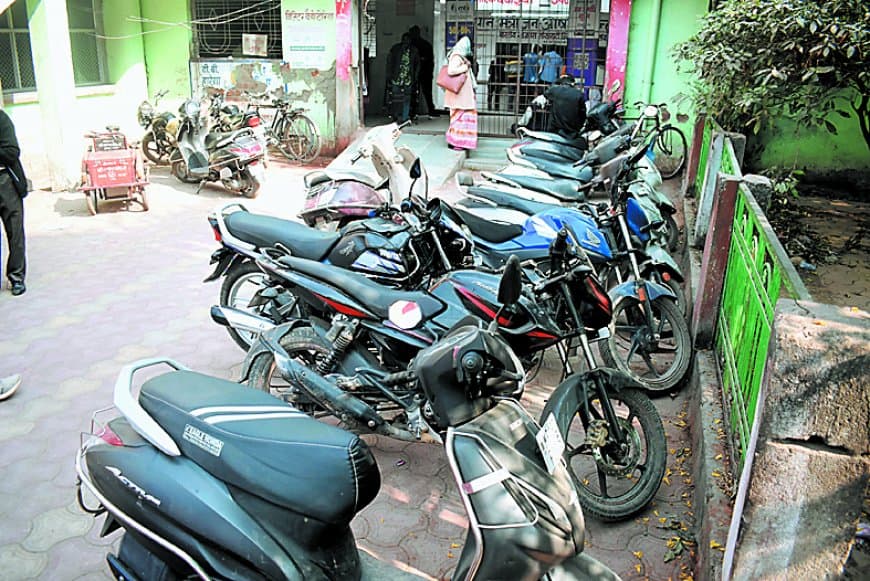 जिला अस्पताल पार्किंग टेंडर विवाद में जगह बनी अनुबंध अटकने की वजह जिला अस्पताल पार्किंग टेंडर विवाद में जगह बनी अनुबंध अटकने की वजह