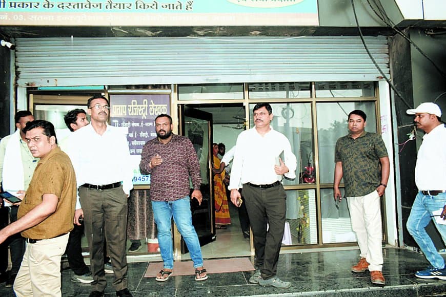 स्मार्ट सिटी ट्रांसफॉर्मर से बिजली चोरी, निगरानी व्यवस्था पर उठे गंभीर सवाल स्मार्ट सिटी ट्रांसफॉर्मर से बिजली चोरी, निगरानी व्यवस्था पर उठे गंभीर सवाल