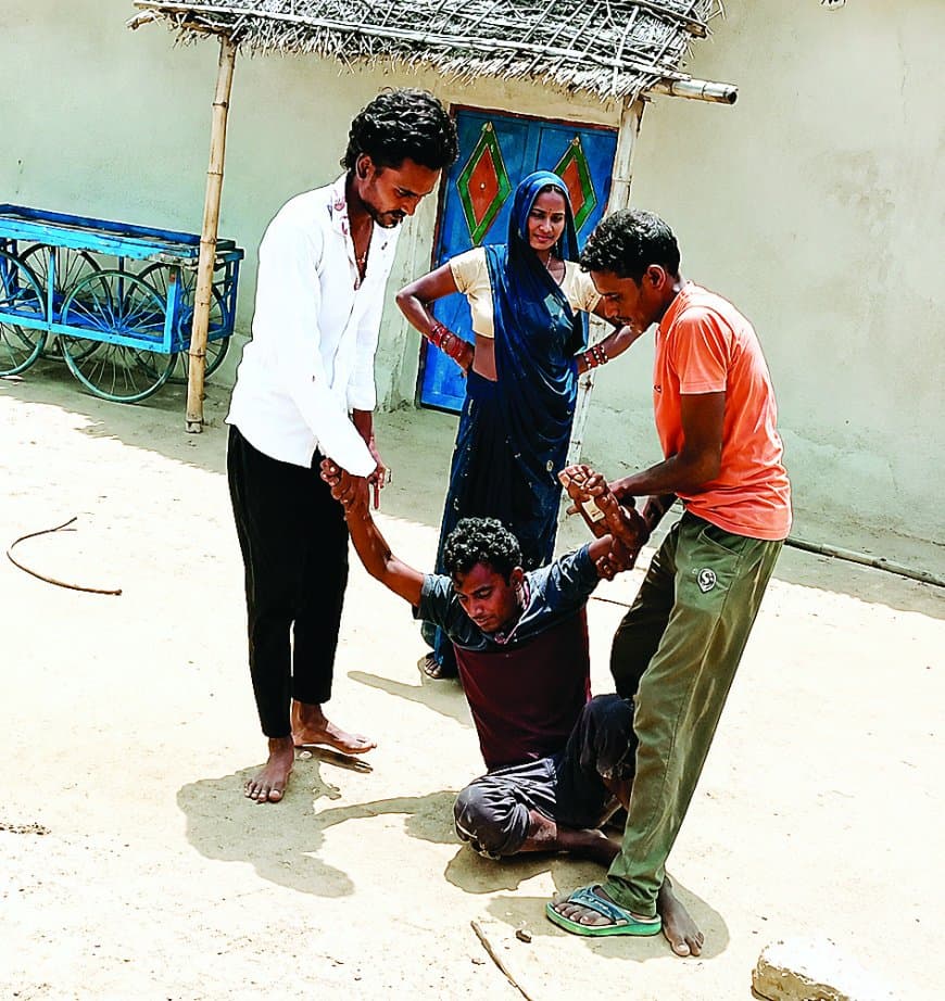 जमीनी विवाद बना खूनी संघर्ष, एक परिवार के पांच लोग घायल हुए जमीनी विवाद बना खूनी संघर्ष, एक परिवार के पांच लोग घायल हुए