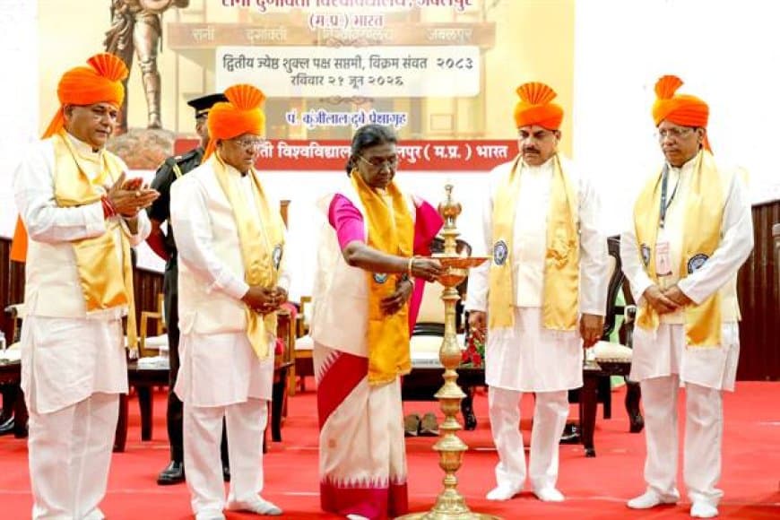 शिक्षा केवल डिग्री नहीं, नवाचार और संस्कार का माध्यम है: राष्ट्रपति मुर्मु शिक्षा केवल डिग्री नहीं, नवाचार और संस्कार का माध्यम है: राष्ट्रपति मुर्मु