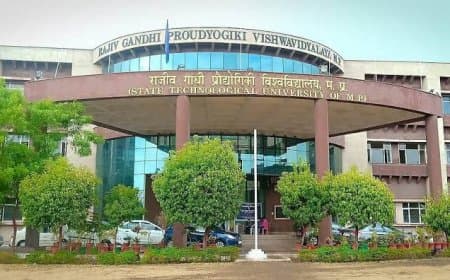 भोपाल: आरजीपीवी में पेपर के नौ बंडल चोरी भोपाल: आरजीपीवी में पेपर के नौ बंडल चोरी