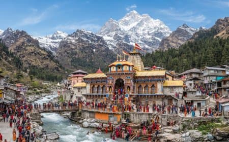 बदरीनाथ मंदिर चढ़ावा हेराफेरी मामला: सीसीटीवी फुटेज से मिले ठोस सबूत, आरोपी कर्मचारी पर गिरफ्तारी की तलवार बदरीनाथ मंदिर चढ़ावा हेराफेरी मामला: सीसीटीवी फुटेज से मिले ठोस सबूत, आरोपी कर्मचारी पर गिरफ्तारी की तलवार