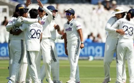 लॉर्ड्स में ऐतिहासिक जीत: भारतीय महिला टीम ने इंग्लैंड को 270 रनों से हराया लॉर्ड्स में ऐतिहासिक जीत: भारतीय महिला टीम ने इंग्लैंड को 270 रनों से हराया
