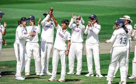 भारतीय महिला क्रिकेट टीम ने लॉर्ड्स में फहराया परचम भारतीय महिला क्रिकेट टीम ने लॉर्ड्स में फहराया परचम