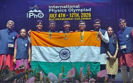 भारत का गोल्डन पंच... इंटरनेशनल फिजिक्स ओलंपियाड में मध्यप्रदेश सहित 5 राज्यों के छात्रों ने जीते 5 स्वर्ण पदक भारत का गोल्डन पंच... इंटरनेशनल फिजिक्स ओलंपियाड में मध्यप्रदेश सहित 5 राज्यों के छात्रों ने जीते 5 स्वर्ण पदक