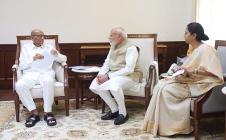 संसद में मोदी-पवार मुलाकात से गरमाई सियासत, परिसीमन विधेयक और एनडीए विलय की अटकलें तेज संसद में मोदी-पवार मुलाकात से गरमाई सियासत, परिसीमन विधेयक और एनडीए विलय की अटकलें तेज
