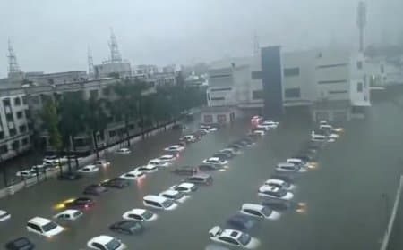 देश में मानसून का तांडव: गुजरात में 14 घंटे में 400 मिमी बारिश, यूपी में 10 नदियां उफान पर देश में मानसून का तांडव: गुजरात में 14 घंटे में 400 मिमी बारिश, यूपी में 10 नदियां उफान पर