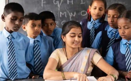 शिक्षा का सच! मध्यप्रदेश के 7,200 स्कूल केवल एक शिक्षक के भरोसे... देशभर में आंकड़ा 1 लाख के पार शिक्षा का सच! मध्यप्रदेश के 7,200 स्कूल केवल एक शिक्षक के भरोसे... देशभर में आंकड़ा 1 लाख के पार