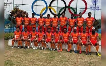 नीले से नारंगी हुई जर्सी: हॉकी वर्ल्ड कप 2026 से पहले मचा घमासान, विरेन रास्किन्हा और प्रियंका गांधी ने उठाए सवाल नीले से नारंगी हुई जर्सी: हॉकी वर्ल्ड कप 2026 से पहले मचा घमासान, विरेन रास्किन्हा और प्रियंका गांधी ने उठाए सवाल