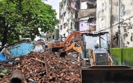 महाराष्ट्र: भिवंडी में चार मंजिला बिल्डिंग गिरी... छह लोगों की मौत...एनडीआरएफ ने महिला को सुरक्षित निकाला महाराष्ट्र: भिवंडी में चार मंजिला बिल्डिंग गिरी... छह लोगों की मौत...एनडीआरएफ ने महिला को सुरक्षित निकाला