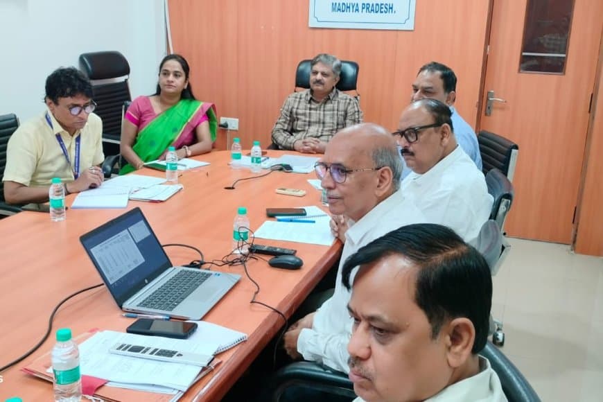 दतिया उपचुनाव: निष्पक्ष मतदान में नहीं रहे कोई कसर-मुख्य निर्वाचन पदाधिकारी ने दिए निर्देश