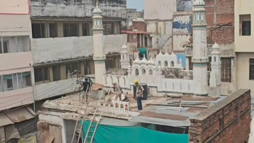 गंगा-जमुनी तहजीब : वाराणसी में कॉरिडोर के लिए मुस्लिम समुदाय ने खुद आगे आकर हटाई मस्जिदें गंगा-जमुनी तहजीब : वाराणसी में कॉरिडोर के लिए मुस्लिम समुदाय ने खुद आगे आकर हटाई मस्जिदें