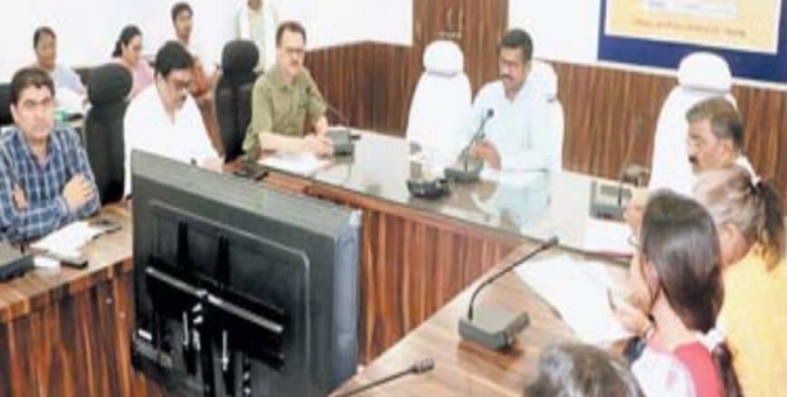 जिला स्वास्थ्य समिति बैठक में कलेक्टर सख्त, स्वास्थ्य सूचकांकों सुधार और जवाबदेही पर जोर जिला स्वास्थ्य समिति बैठक में कलेक्टर सख्त, स्वास्थ्य सूचकांकों सुधार और जवाबदेही पर जोर