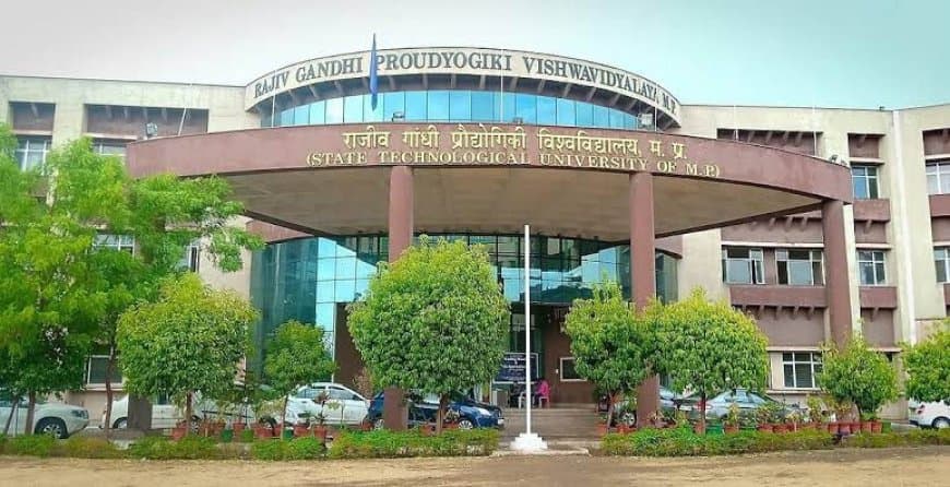 भोपाल: आरजीपीवी में पेपर के नौ बंडल चोरी भोपाल: आरजीपीवी में पेपर के नौ बंडल चोरी