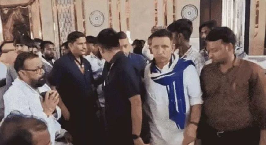 दतिया में कांग्रेस का शक्ति प्रदर्शन: दिग्गजों की मौजूदगी और उपचुनाव की रणनीति, देरी से पहुंचे दिग्गज दतिया में कांग्रेस का शक्ति प्रदर्शन: दिग्गजों की मौजूदगी और उपचुनाव की रणनीति, देरी से पहुंचे दिग्गज