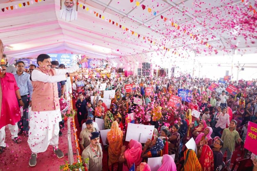 लाड़लियों के खातों में पहुंचे 1835 करोड़ रुपये... लहारे के लिए कई घोषणाओं का ऐलान किया सीएम ने लाड़लियों के खातों में पहुंचे 1835 करोड़ रुपये... लहारे के लिए कई घोषणाओं का ऐलान किया सीएम ने
