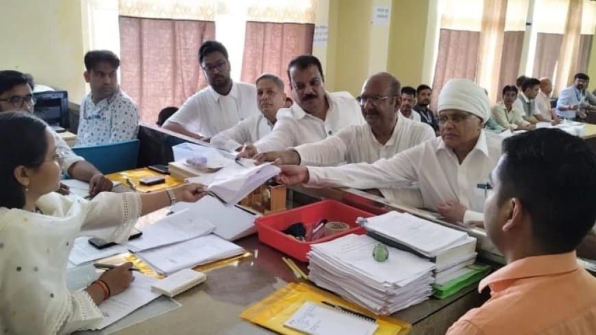 मध्यप्रदेश: दतिया उपचुनाव में कांग्रेस प्रत्याशी घनश्याम ने भरा पर्चा, नायक नाराज ... दिग्विजय ने कहा-चल हट... मध्यप्रदेश: दतिया उपचुनाव में कांग्रेस प्रत्याशी घनश्याम ने भरा पर्चा, नायक नाराज ... दिग्विजय ने कहा-चल हट...