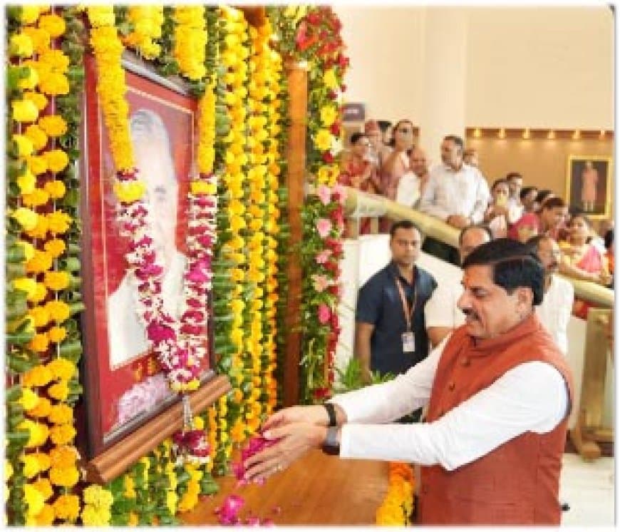 मध्यप्रदेश: यूसीसी पर रुख स्पष्ट करे कांग्रेस... अनुसूचित जनजातियों को विधेयक से बाहर रखने की अनुशंसा मध्यप्रदेश: यूसीसी पर रुख स्पष्ट करे कांग्रेस... अनुसूचित जनजातियों को विधेयक से बाहर रखने की अनुशंसा
