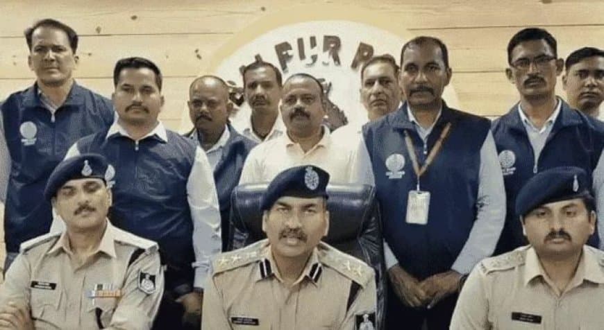 जबलपुर : ईएसएएफ बैंक में पांच नकाबपोश बदमाशों ने डाली थी दिन दहाड़े डकैती जबलपुर : ईएसएएफ बैंक में पांच नकाबपोश बदमाशों ने डाली थी दिन दहाड़े डकैती