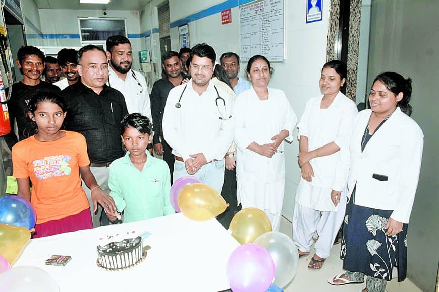 बारह दिन मौत से जंग जीतकर मुस्कुराए मासूम, डॉक्टरों ने मनाया नई जिंदगी का उत्सव आज बारह दिन मौत से जंग जीतकर मुस्कुराए मासूम, डॉक्टरों ने मनाया नई जिंदगी का उत्सव आज