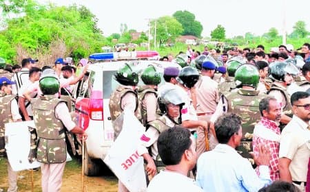 लापता युवक का शव मिलने पर बवाल, पथराव में पुलिस घायल, जांच तेज हुई अब लापता युवक का शव मिलने पर बवाल, पथराव में पुलिस घायल, जांच तेज हुई अब