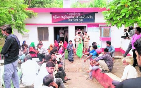 सराफा कारोबारी चोरी कांड का खुलासा, भोपाल से तीन आरोपी गिरफ्तार, लाखों के जेवर बरामद सराफा कारोबारी चोरी कांड का खुलासा, भोपाल से तीन आरोपी गिरफ्तार, लाखों के जेवर बरामद