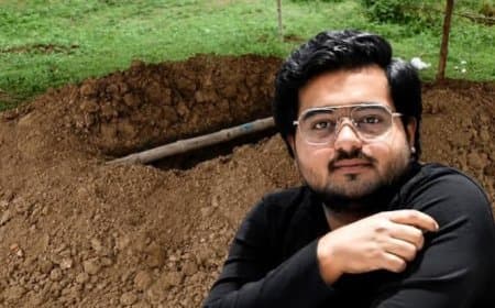 अतीक अहमद के बेटे आबान का कसारी-मसारी में अंतिम संस्कार, जनाजे में शामिल होने प्रयागराज पहुंचे उमर और अली अतीक अहमद के बेटे आबान का कसारी-मसारी में अंतिम संस्कार, जनाजे में शामिल होने प्रयागराज पहुंचे उमर और अली
