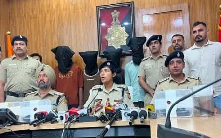 स्वतंत्रता दिवस से पहले बड़ी साजिश नाकाम: पाकिस्तान से आए हथियारों संग तीन शार्पशूटर चंडीगढ़ में गिरफ्तार स्वतंत्रता दिवस से पहले बड़ी साजिश नाकाम: पाकिस्तान से आए हथियारों संग तीन शार्पशूटर चंडीगढ़ में गिरफ्तार