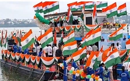 मध्य प्रदेश में हर घर तिरंगा : भोपाल के बड़े तालाब की लहरों पर लहराया तिरंगा... जिलों में गूंजे देशभक्ति के नारे मध्य प्रदेश में हर घर तिरंगा : भोपाल के बड़े तालाब की लहरों पर लहराया तिरंगा... जिलों में गूंजे देशभक्ति के नारे