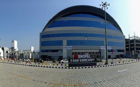 परिंदा नहीं मार सकेगा पर...भोपाल और रानी कमलापति स्टेशन पर आरपीएफ-जीआरपी हाई अलर्ट परिंदा नहीं मार सकेगा पर...भोपाल और रानी कमलापति स्टेशन पर आरपीएफ-जीआरपी हाई अलर्ट