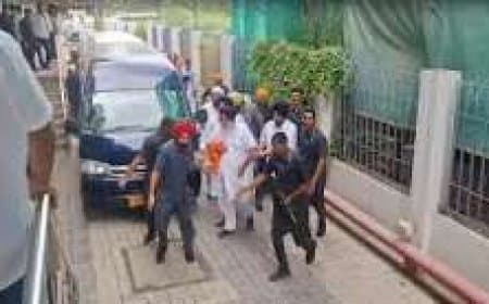 Sukhbir Singh Badal Attacked in Nanded: महाराष्ट्र में अकाली दल प्रमुख सुखबीर बादल पर हमला, आरोपी गिरफ्तार Sukhbir Singh Badal Attacked in Nanded: महाराष्ट्र में अकाली दल प्रमुख सुखबीर बादल पर हमला, आरोपी गिरफ्तार