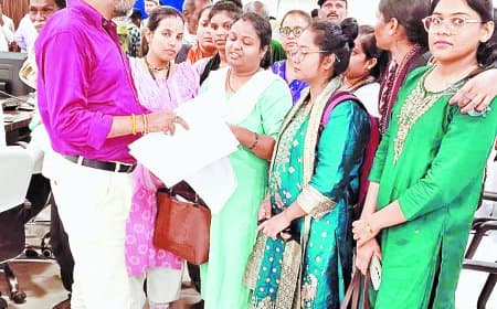 स्वास्थ्य विभाग में टीडीएस का संकट, सैकड़ों कर्मियों की कटौती अटकी, कर्मचारियों ने कलेक्टर से लगाई गुहार स्वास्थ्य विभाग में टीडीएस का संकट, सैकड़ों कर्मियों की कटौती अटकी, कर्मचारियों ने कलेक्टर से लगाई गुहार