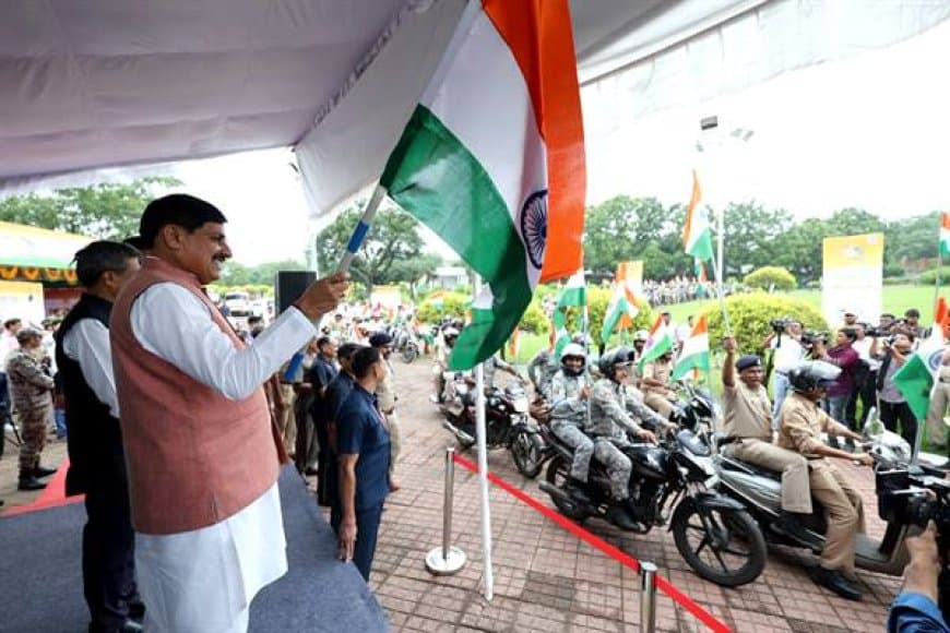 हर घर तिरंगा अभियान राष्ट्रभक्ति का उत्सव: शौर्य स्मारक से निकली तिरंगा बाइक रैली, मुख्यमंत्री ने दिखाई हरी झंडी