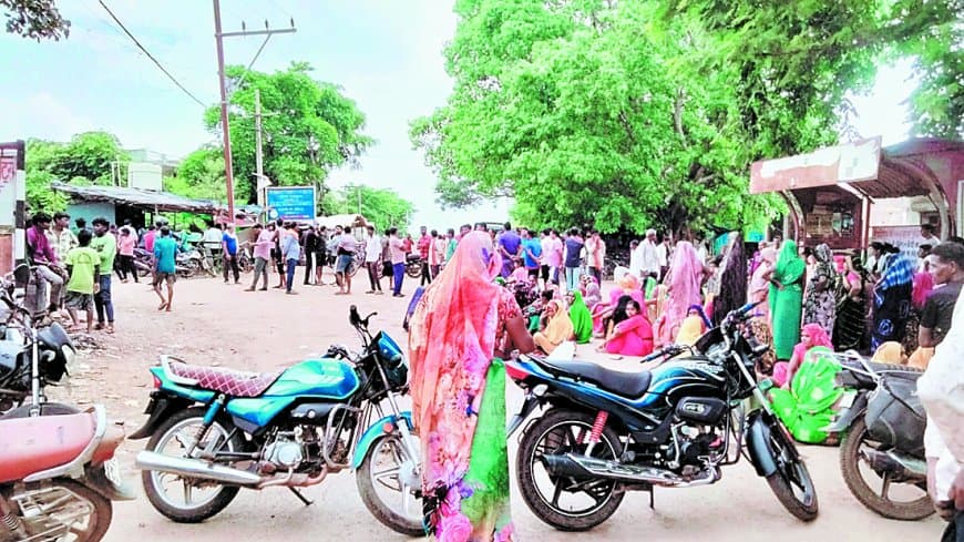 कोटर में किशोरी की दुष्कर्म के बाद हत्या, पुलिस ने मुख्य संदेही को हिरासत में लिया कोटर में किशोरी की दुष्कर्म के बाद हत्या, पुलिस ने मुख्य संदेही को हिरासत में लिया