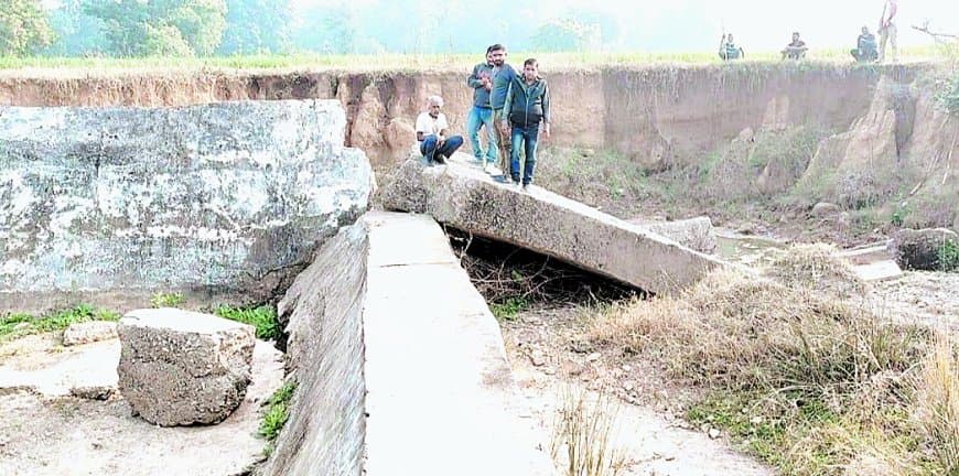 घटिया चेकडैम निर्माण में रिकवरी अटकी, आदेश के एक माह बाद भी कार्रवाई अधूरी रही घटिया चेकडैम निर्माण में रिकवरी अटकी, आदेश के एक माह बाद भी कार्रवाई अधूरी रही