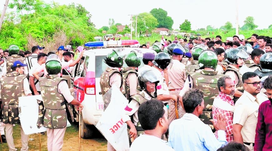 लापता युवक का शव मिलने पर बवाल, पथराव में पुलिस घायल, जांच तेज हुई अब लापता युवक का शव मिलने पर बवाल, पथराव में पुलिस घायल, जांच तेज हुई अब