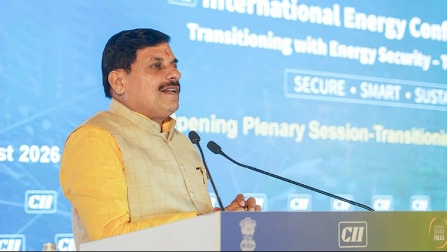 मध्य प्रदेश बना रिन्यूएबल एनर्जी का पावरहाउस: सीएम डॉ. मोहन यादव ने दिल्ली में गिनाईं उपलब्धियां मुख्यमंत्री डॉ. मोहन यादव ने नई दिल्ली में 7 वें अन्तर्राष्ट्रीय ऊर्जा सम्मेलन में मध्यप्रदेश के ऊर्जा क्षेत्र की उपलब्धियों का प्रजेंटेशन दिया।