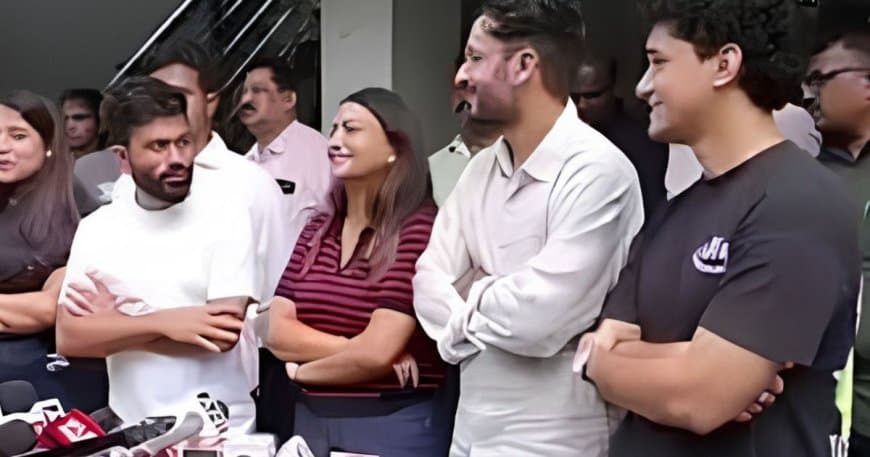 कॉकरोच जनता पार्टी का 'क्या बोलती पब्लिक' अभियान: सितंबर से देशव्यापी यात्रा शुरू करेंगे अभिजीत दीपके कॉकरोच जनता पार्टी का 'क्या बोलती पब्लिक' अभियान: सितंबर से देशव्यापी यात्रा शुरू करेंगे अभिजीत दीपके