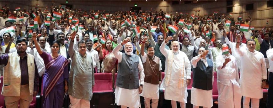 संसद परिसर में एनडीए-कांग्रेस का प्रदर्शन: राहुल गांधी को लेकर प्रियंका और भाजपा सांसद आमने-सामने संसद परिसर में एनडीए-कांग्रेस का प्रदर्शन: राहुल गांधी को लेकर प्रियंका और भाजपा सांसद आमने-सामने